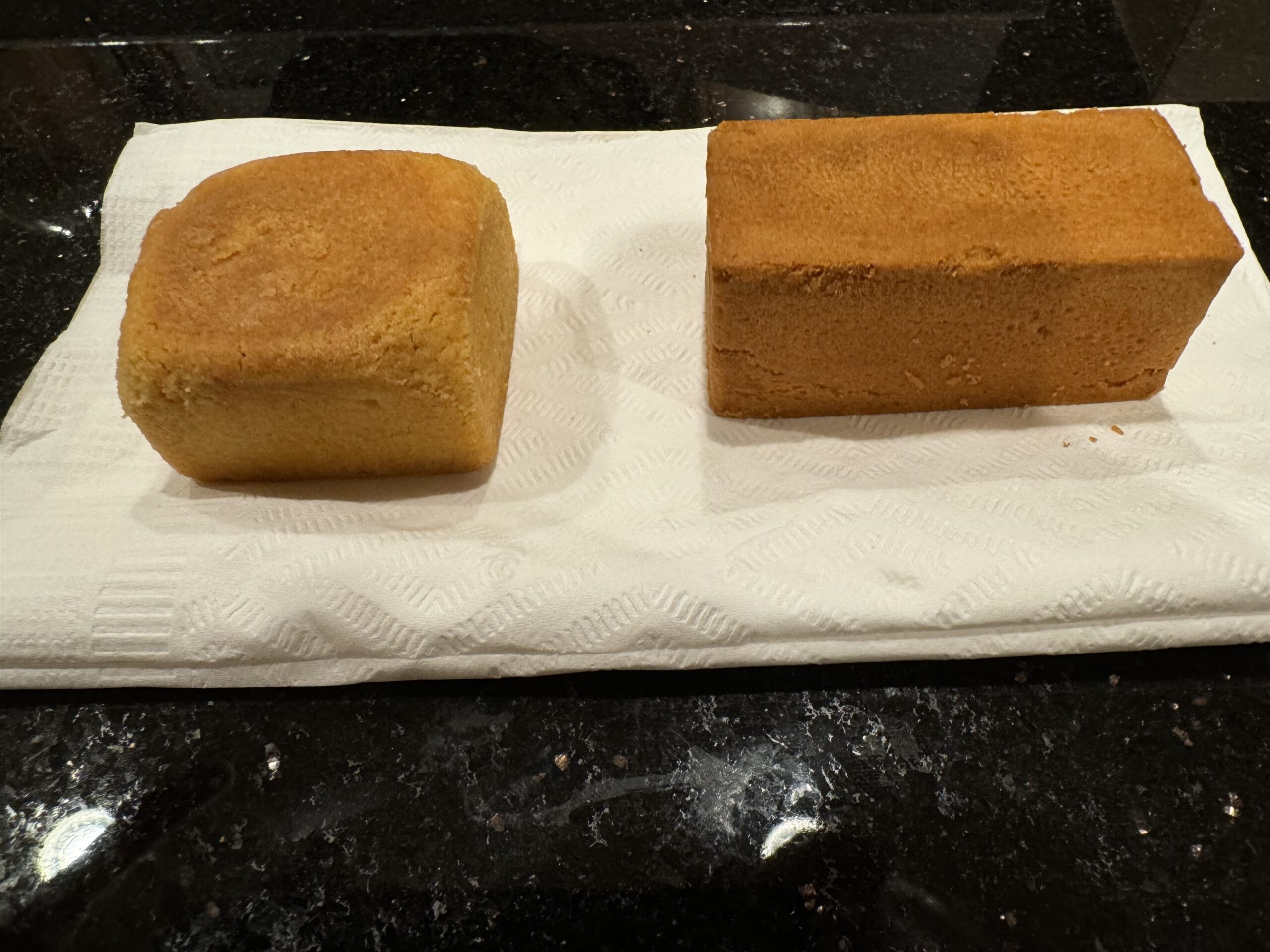 ChiaTe and Sunny Hills Pineapple Cake Comparison