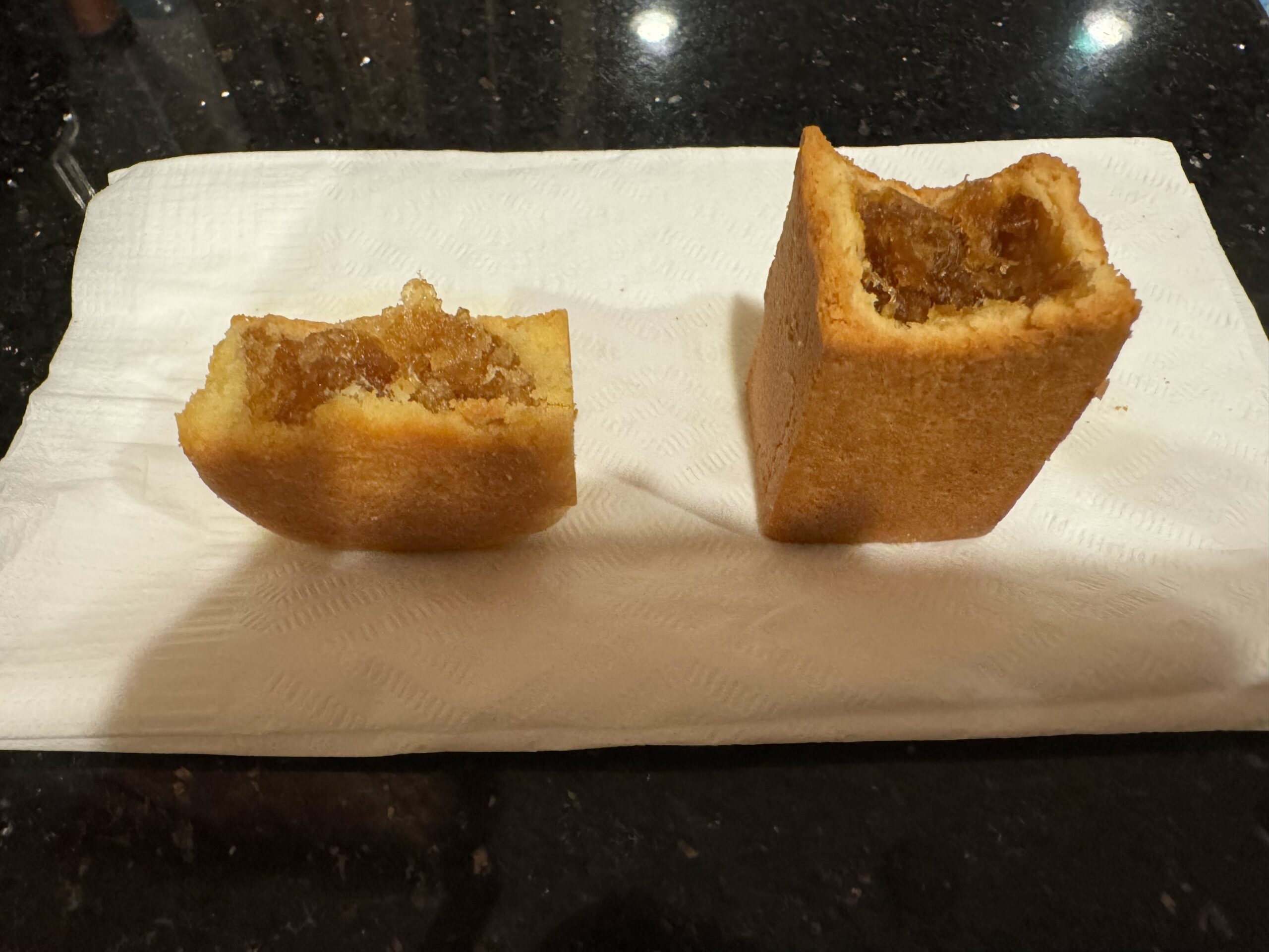 ChiaTe and Sunny Hills Pineapple Cake Filling Comparison