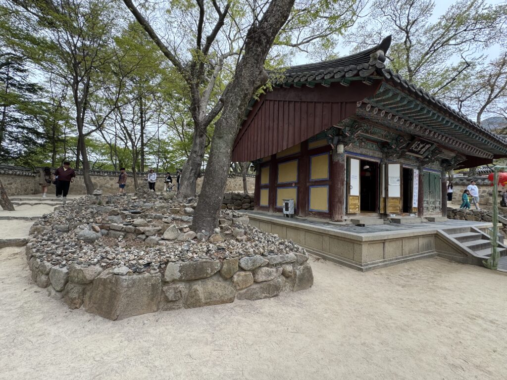 Nahanjeon hall